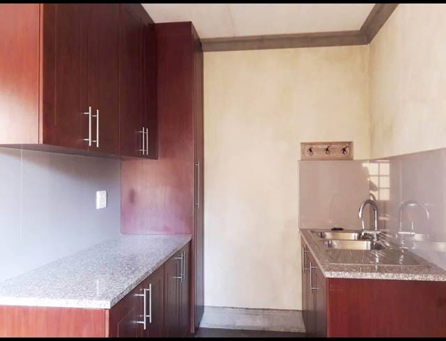 4 BEDROOM TOWNHOUSE RENTED IN SHERWOOD